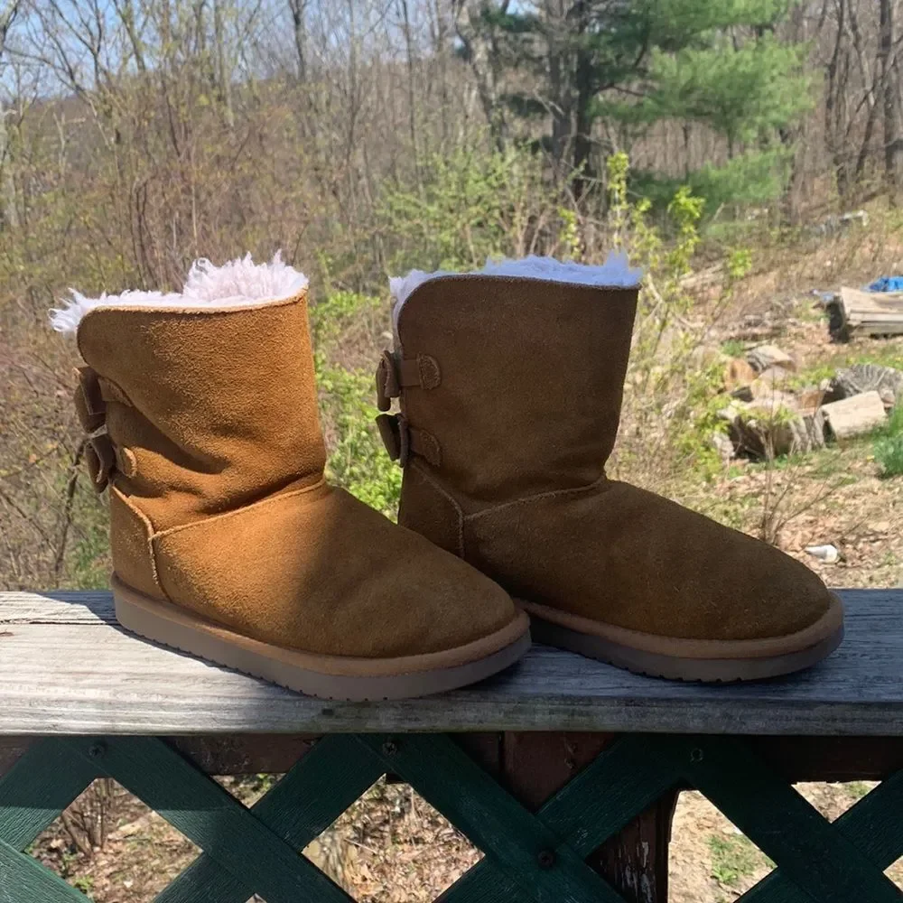 Koolaburra Attie Sheepskin Boots Faux Fur Lined Sz 4Y